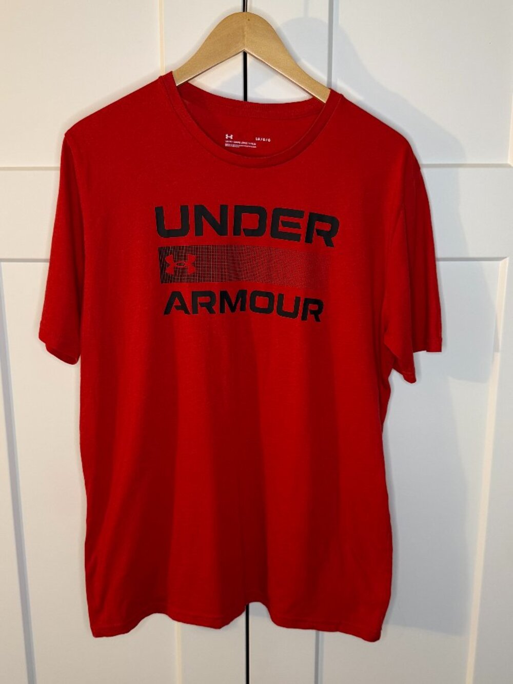 Under Armour Men's  Red T-Shirt Loose Fit Graphic Logo Athletic Size Large